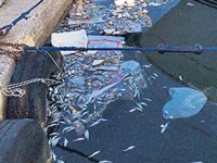 Balıkçı teknelerinin çöplerini kıyıya atması kirliliğe neden oldu