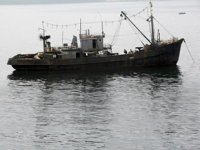 Güney Kore, Kuzey Kore gemisine uyarı ateşi açtı