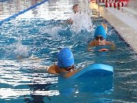 Yüzerek 49 madalya kazandıran özel çocuklar