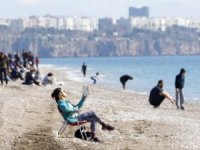 Antalya sahillerinde güneşli hava yoğunluğu