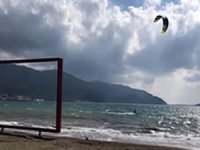 Marmaris'te adrenalin tutkunları sörf yaptı