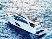 Deniz üzerinde tekne şov