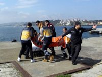 Denize düşen kızı polis kurtardı
