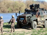 Yunanistan'ın geri itmelerine Özel Harekat'tan set