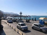 Uyarılara aldırış etmediler, liman turu yaptılar