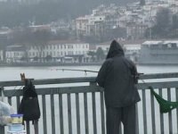 Yasağa aldırış etmedi tek başına balık tuttu