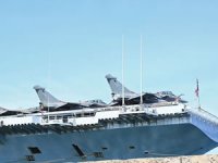 Fransa'nın Atlantik'teki uçak gemisi Charles de Gaulle'de Kovid-19 tespit edildi