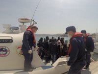 Ayvalık açıklarında 32 düzensiz göçmen kurtarıldı