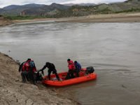 Kayıp Uzman Çavuş'u arama çalışmaları baraj gölünde yoğunlaştı