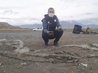 Bisikletli kaçak avcı, avladığı 150 kilogram balığı bırakıp kaçtı