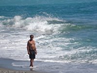 Antalya’da yasağa rağmen denize girdiler