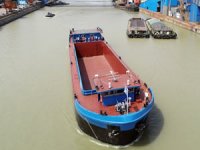 Elektrikli yük gemisi Çin’de deneme yolculuğu yaptı 