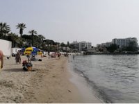 Sıcaktan bunalanlar sahile koştu