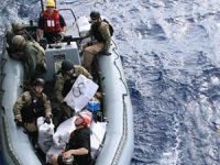 ABD Donanması destroyeri 3.500 pound'luk esrar ele geçirdi