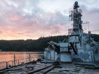 Terk edilmiş savaş gemisinin içi gizlice görüntüledi