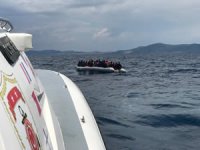 İzmir'de Türk Sahil Güvenlik ekipleri tarafından 60 göçmen kurtarıldı