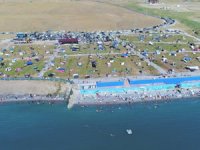 Türkiye’nin iç sulardaki ilk ve tek mavi bayraklı halk plajı sezona hazır