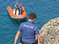 Zıpkınlı dalgıç, polisi alarma geçirdi