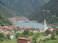 Dünyaca ünlü turizm merkezi Uzungöl ziyaretçilerini bekliyor