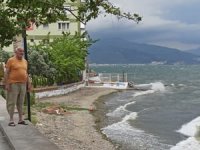 Jet ski ile dalgalara meydan okudu