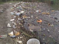 Sel suları sürükledi, İznik Gölü çöplüğe döndü