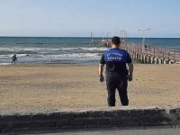 Boğulma tehlikesi geçiren çocuğu cankurtaranlar kurtardı