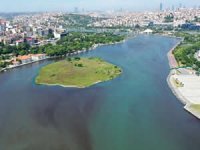 Haliç'te suyun rengi değişti