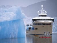 Dünyanın ilk buzkıran yatı denize indirildi