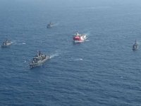 MTA Oruç Reis sismik araştırma gemisine Deniz Kuvvetleri refakat ediyor
