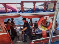 Sahil Güvenlik ekipleri, Kuşadası Körfezi'nde yat ve teknelerde denetim yaptı