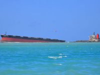 Wakashio’nun pruva kısmı, Mauritius'tan uzaklaştırılıyor