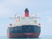 Malezya, karasularına demir atan Singapur gemisine el koydu