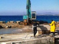 Muğla'da deniz tabanına yapılan beton duvarlar kaldırıldı