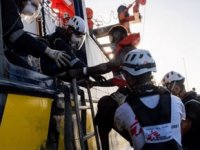 BM ve IOM, Akdeniz'de kurtarılan göçmenlerin acilen karaya çıkarılmalarını istiyor