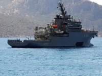 Kaş'ta Türk savaş gemilerinin bekleyişi sürüyor