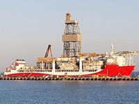 Kanuni sondaj gemisi kırmızı beyaza boyandı