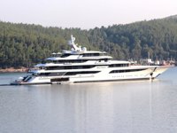 'Royal Romance' isimli mega yat Güvercinlik Koyu’na demir attı