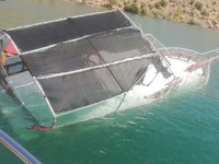 Halfeti’de tur teknesi battı: 26 kişi kurtarıldı