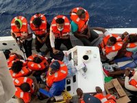 Carnival Sensation isimli yolcu gemisi, batan tekneden 24 kişiyi kurtardı