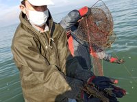 Eğirdir’de 640 adet sahipsiz kerevit pinterine el konuldu