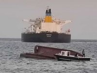 Yunan tankeriyle çatışıp alabora olan balıkçı teknesi limana getirildi