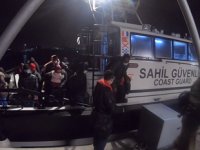 İzmir’de 34 göçmen kurtarıldı