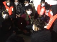 Mersin'de tekneleri su alan 19 düzensiz göçmen yakalandı