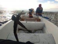 İznik Gölü’nde tarihi çapa bulundu, müzeye teslim edildi