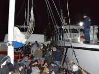 İzmir'de 175 düzensiz göçmen ile 1 göçmen kaçakçısı yakalandı
