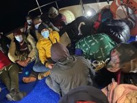 Ölüme terk edilen 38 düzensiz göçmen kurtarıldı