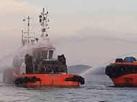 Malacca Boğazı'nda Tag Nur 21 isimli römorkör alev alev yandı