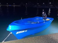 Teknesiyle denizin ortasında mahsur kalan bir kişi kurtarıldı