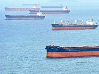 71 adet gemi, Çin kıyılarında beklemeye devam ediyor