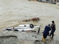 Hatay'da balıkçıların barınağa sığınmasına izin verilmedi! 4 tekne battı, 1 tekne kayıp!